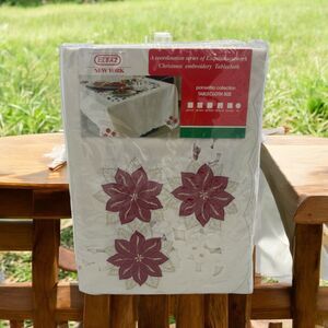 Elbaz NY Embroidered Christmas Cutwork Poinsettia Tablecloth 60x118”NOS